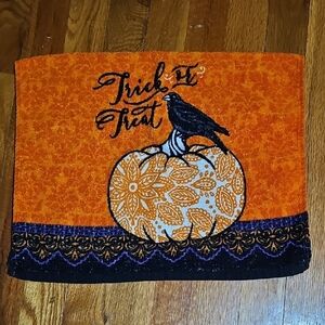 Set of 2 Halloween Trick or Treat Hand Towels